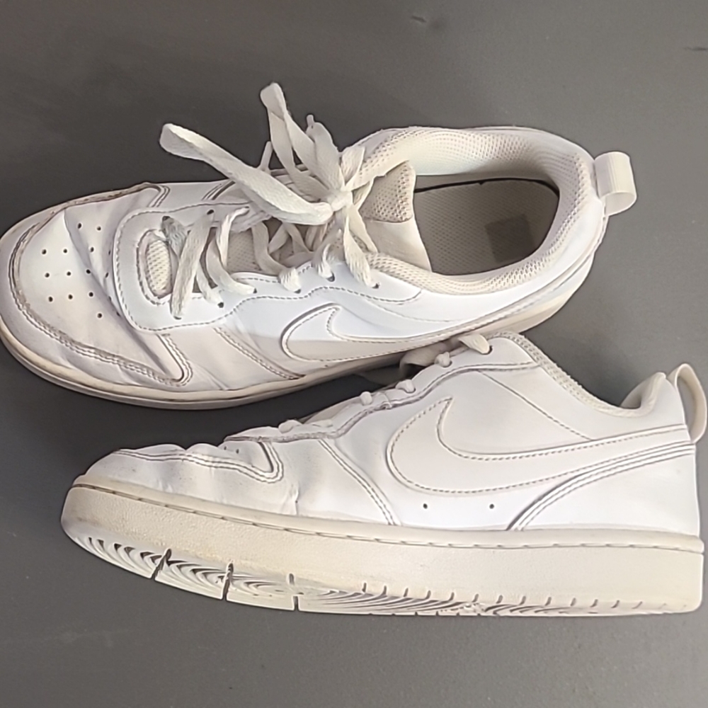 Nike AIR kids 5.5Y